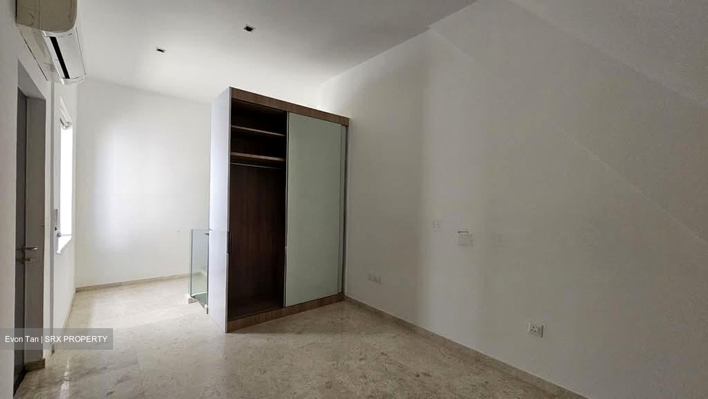 The Red House (D15), Apartment #557590461